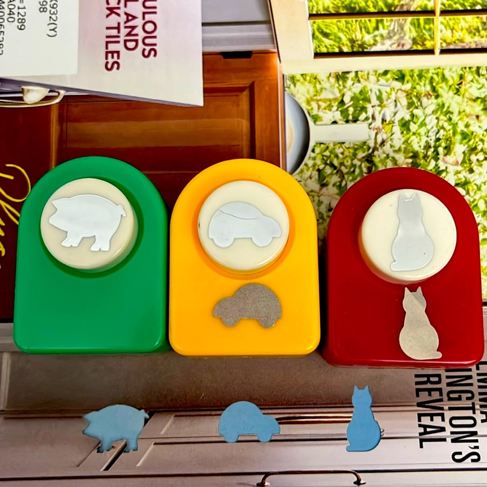 Lot - 7 Rubber stamps & 3 design punches